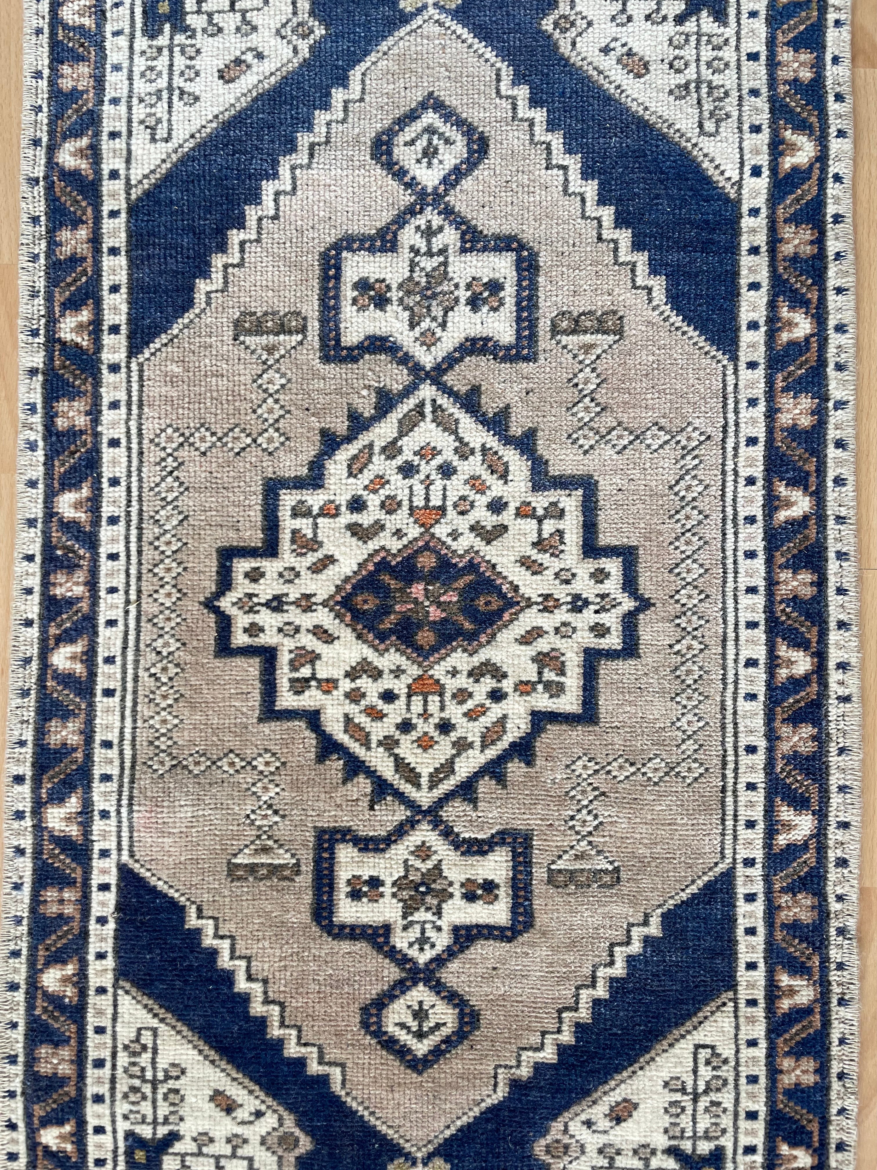 No. 511 Vintage Scatter Rug – HOME