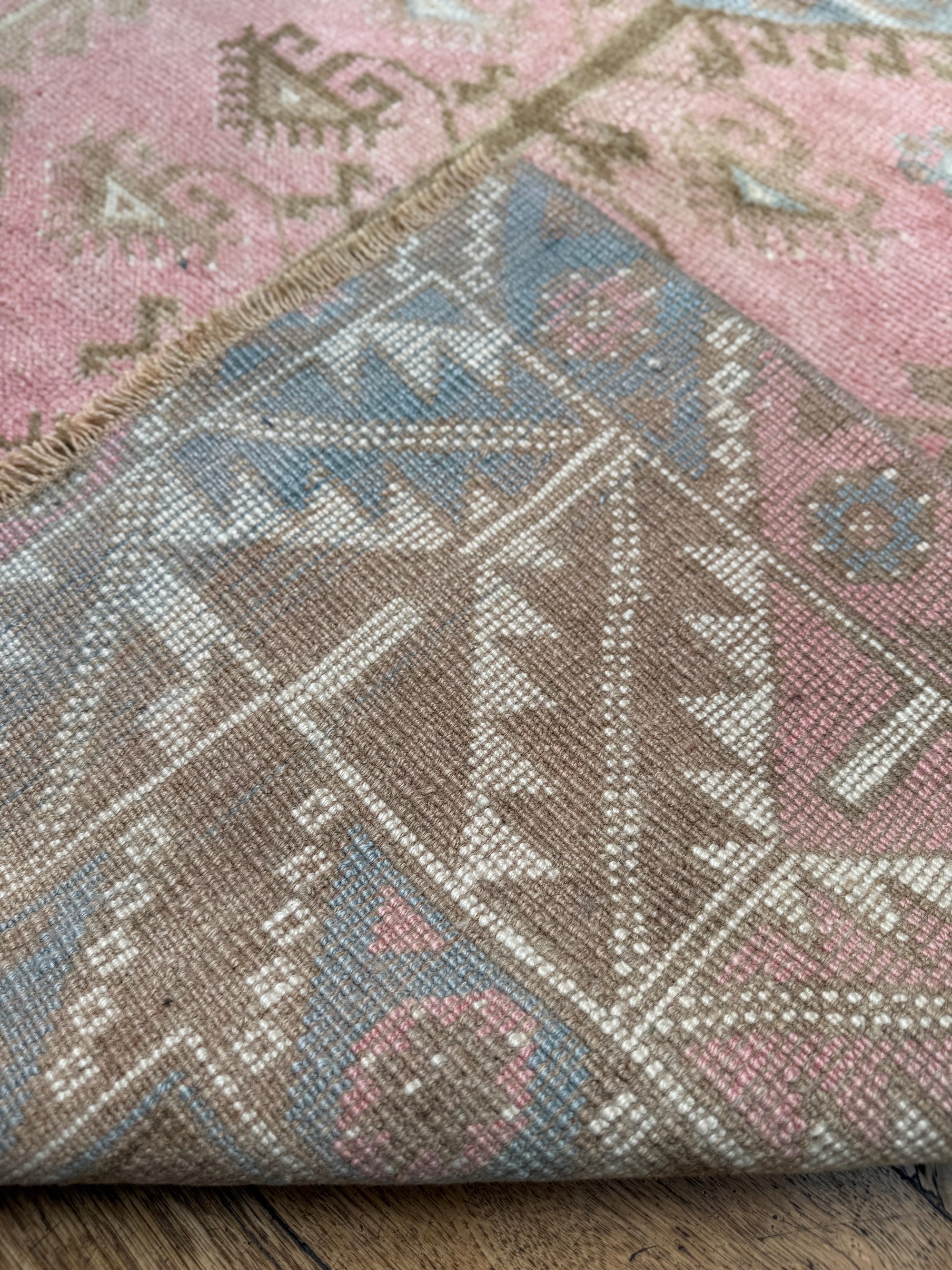 No. 304 Vintage Turkish Rug 3'8" x 5’8”