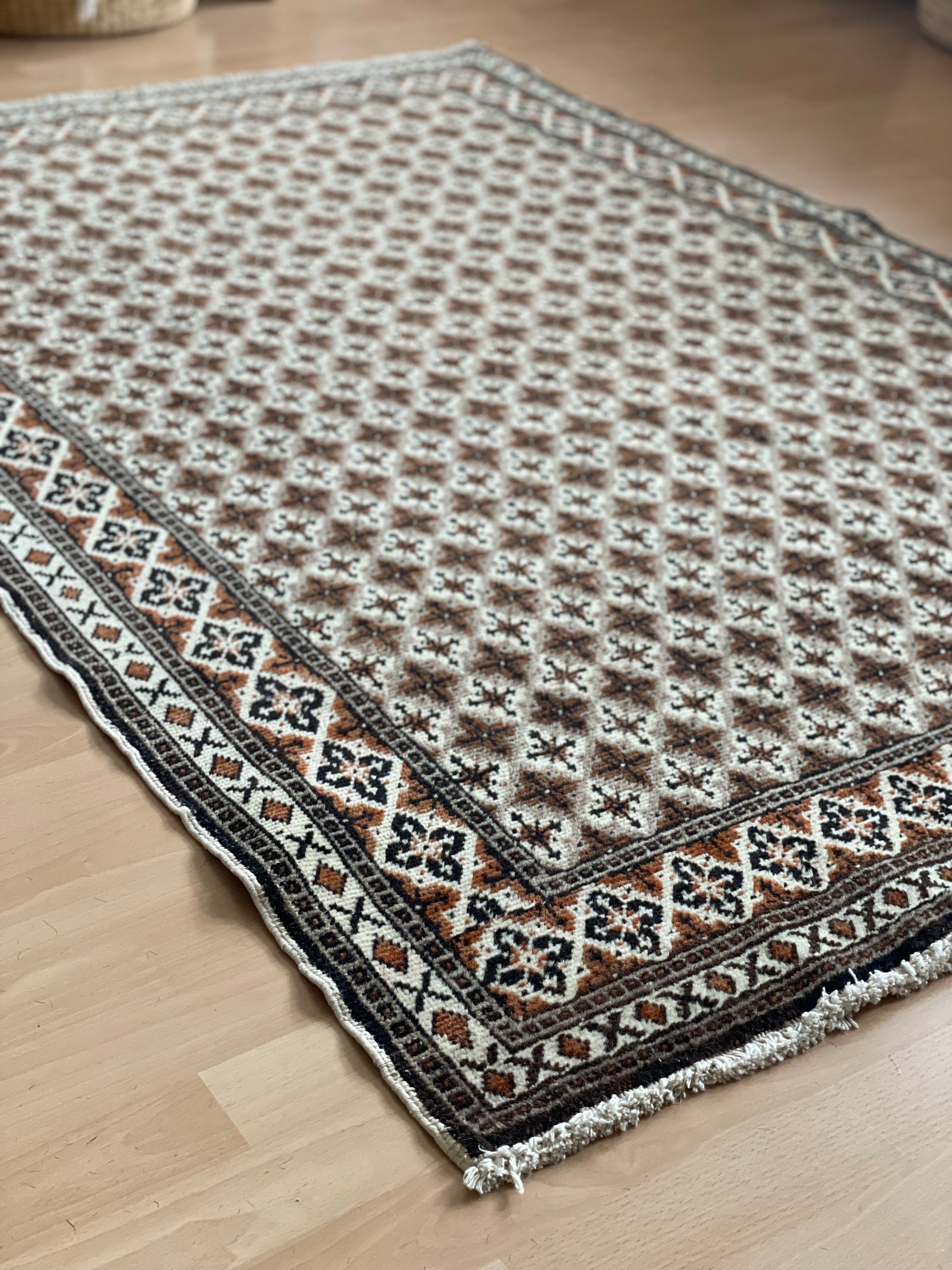 No. 302 Vintage Turkish Rug 4’2 x 6’2”